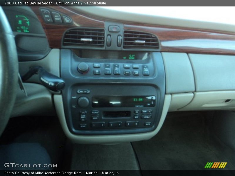Cotillion White / Neutral Shale 2000 Cadillac DeVille Sedan