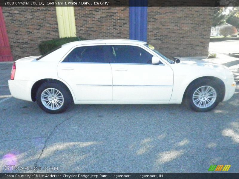 Cool Vanilla White / Dark Slate Gray 2008 Chrysler 300 LX