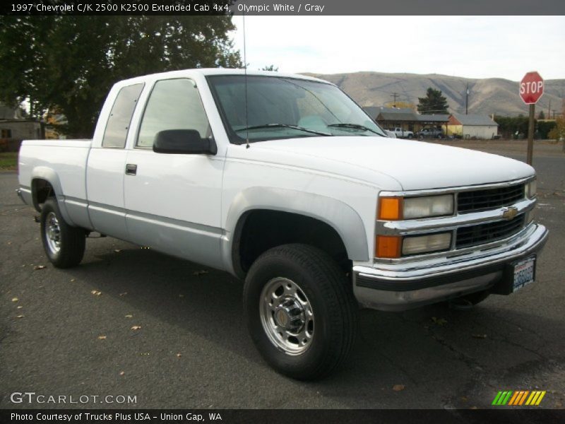 Front 3/4 View of 1997 C/K 2500 K2500 Extended Cab 4x4