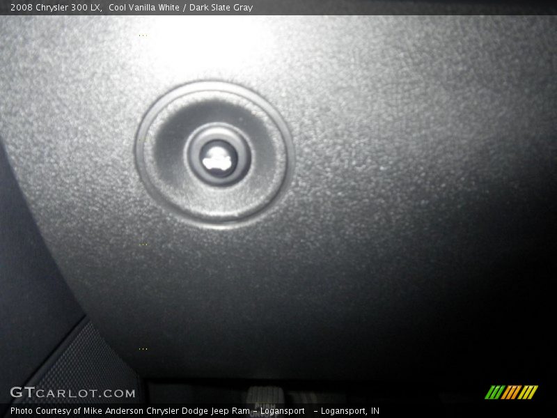 Cool Vanilla White / Dark Slate Gray 2008 Chrysler 300 LX