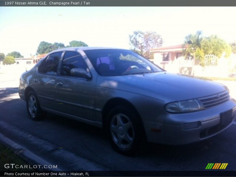 Champagne Pearl / Tan 1997 Nissan Altima GLE
