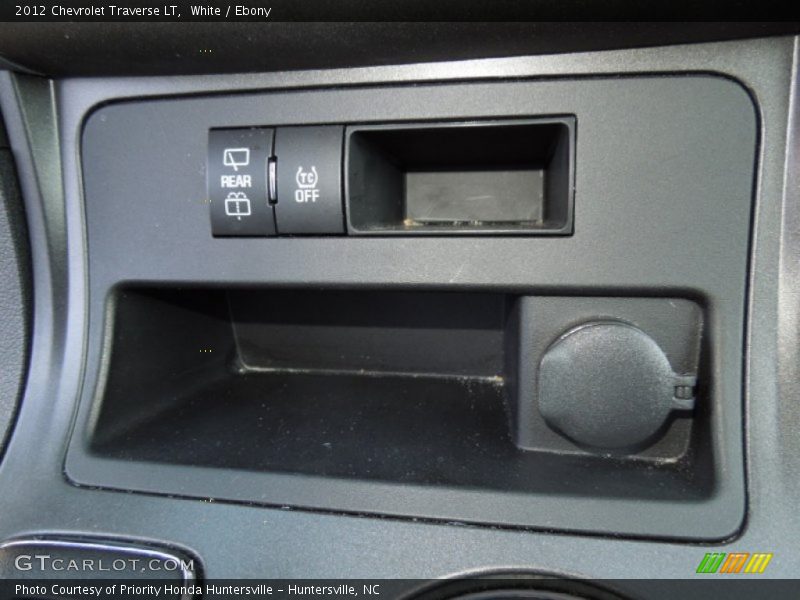 White / Ebony 2012 Chevrolet Traverse LT