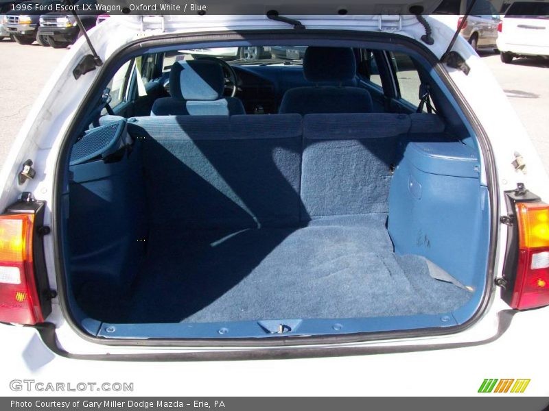 Oxford White / Blue 1996 Ford Escort LX Wagon