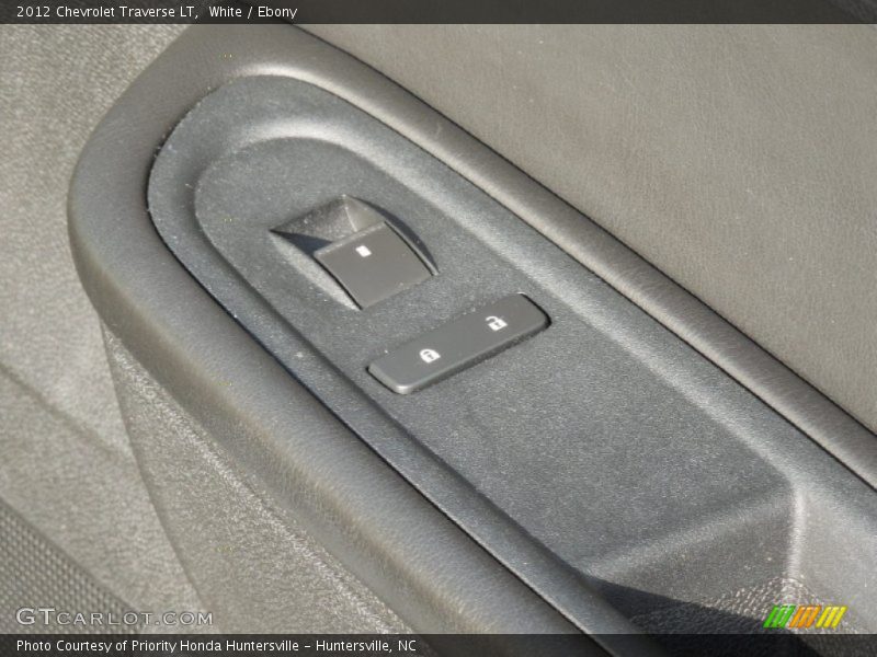 White / Ebony 2012 Chevrolet Traverse LT
