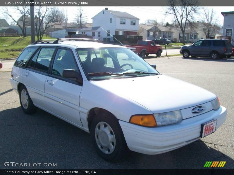 Oxford White / Blue 1996 Ford Escort LX Wagon