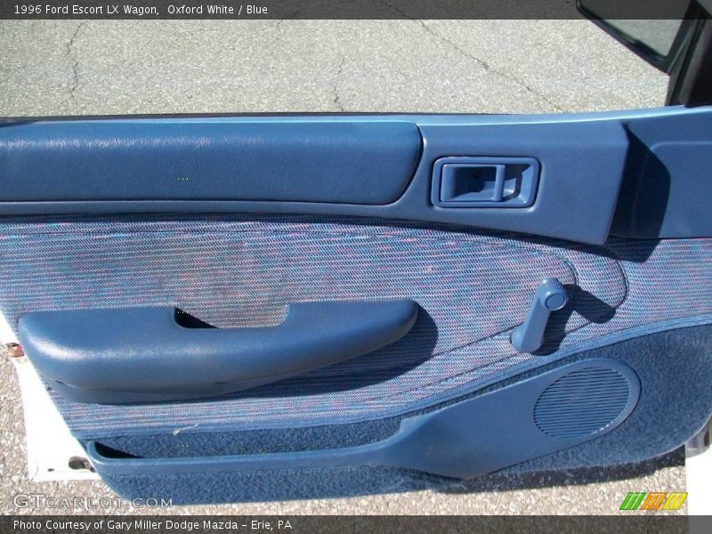 Oxford White / Blue 1996 Ford Escort LX Wagon