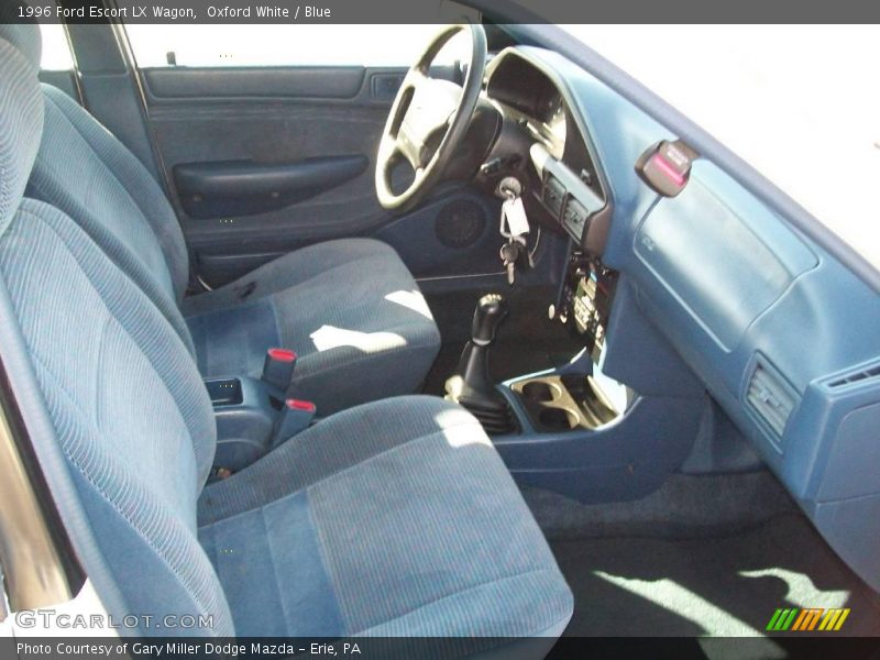 Oxford White / Blue 1996 Ford Escort LX Wagon