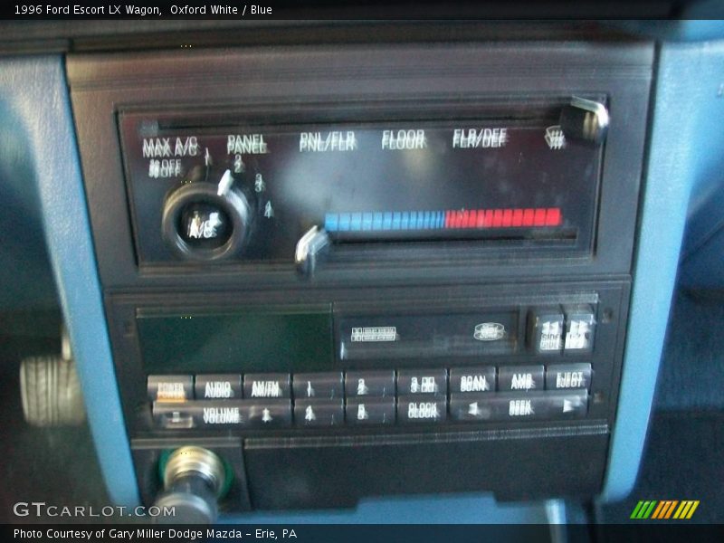 Oxford White / Blue 1996 Ford Escort LX Wagon