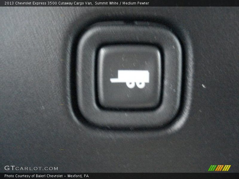 Summit White / Medium Pewter 2013 Chevrolet Express 3500 Cutaway Cargo Van