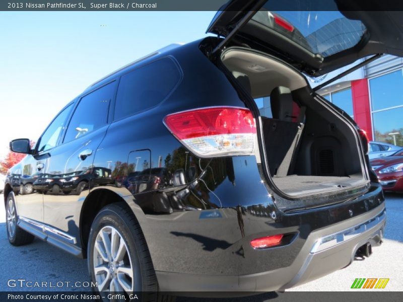 Super Black / Charcoal 2013 Nissan Pathfinder SL