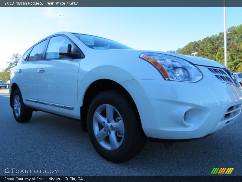 Pearl White / Gray 2013 Nissan Rogue S
