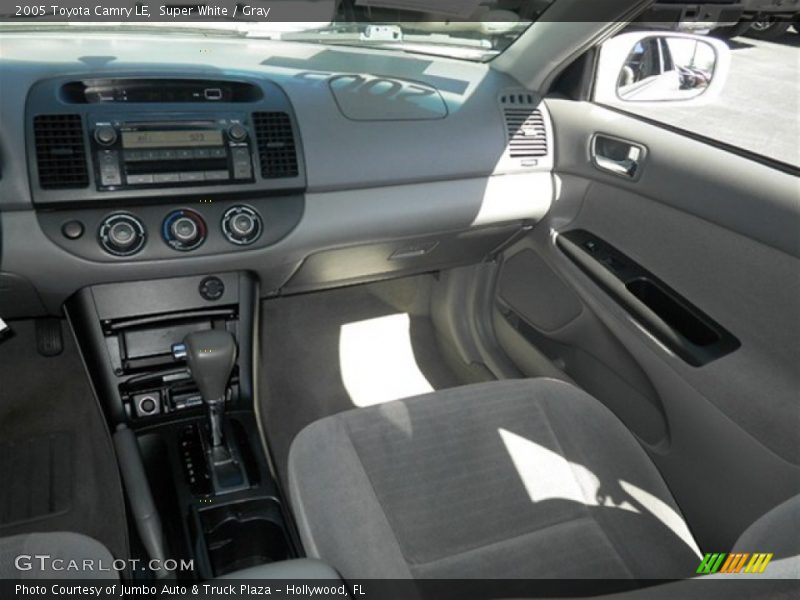 Super White / Gray 2005 Toyota Camry LE