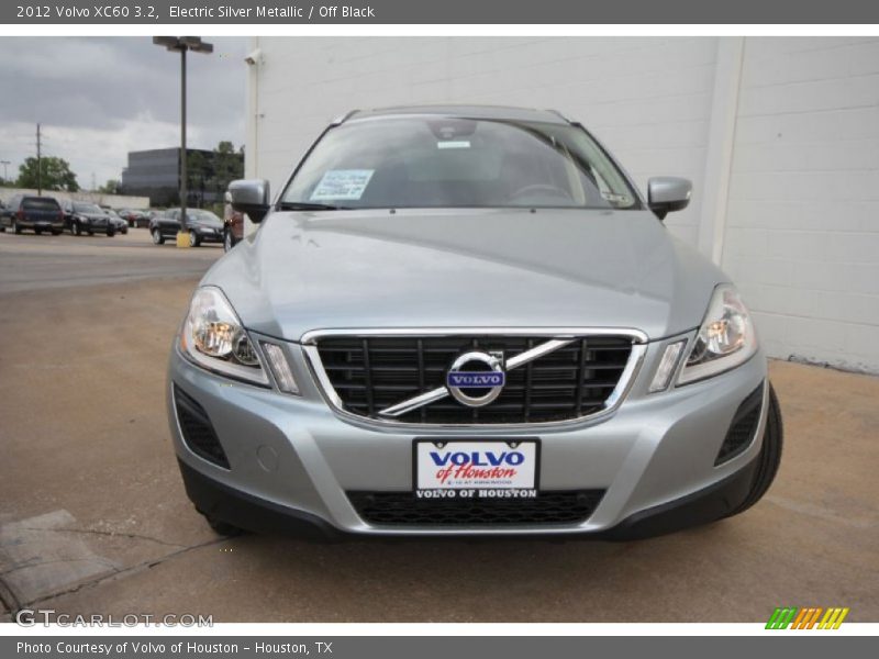 Electric Silver Metallic / Off Black 2012 Volvo XC60 3.2