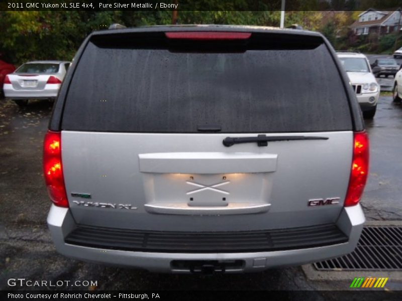 Pure Silver Metallic / Ebony 2011 GMC Yukon XL SLE 4x4