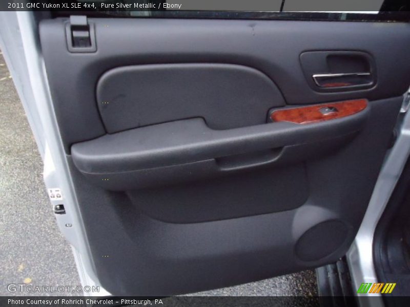 Pure Silver Metallic / Ebony 2011 GMC Yukon XL SLE 4x4