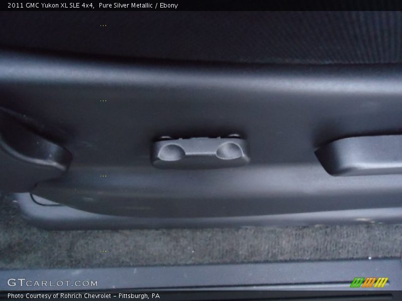 Pure Silver Metallic / Ebony 2011 GMC Yukon XL SLE 4x4