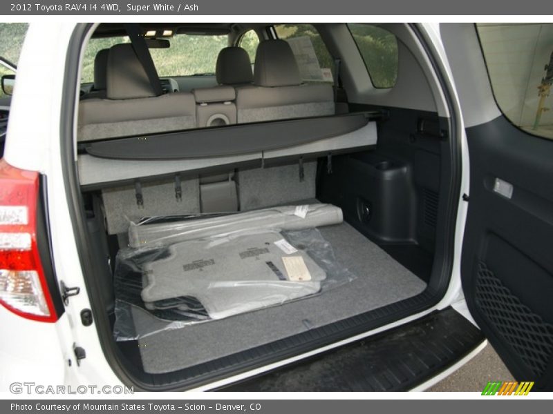 Super White / Ash 2012 Toyota RAV4 I4 4WD
