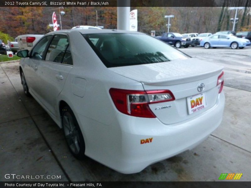 Blizzard White Pearl / Black/Ash 2012 Toyota Camry SE