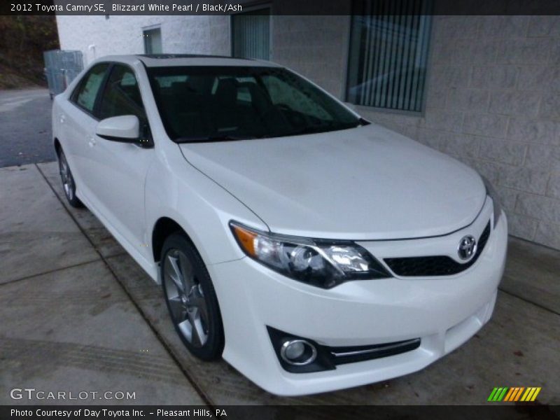 Blizzard White Pearl / Black/Ash 2012 Toyota Camry SE