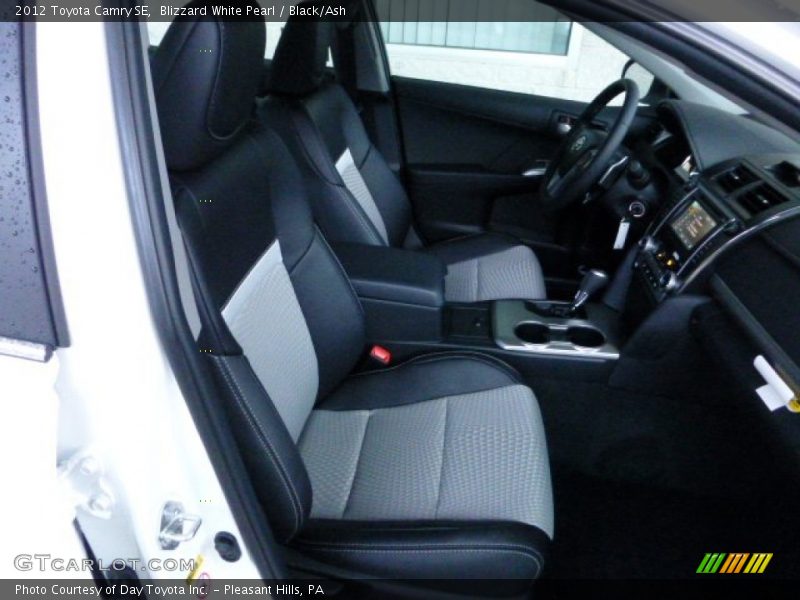 Blizzard White Pearl / Black/Ash 2012 Toyota Camry SE