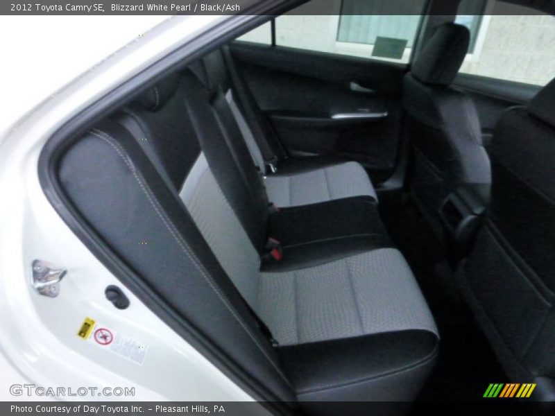 Blizzard White Pearl / Black/Ash 2012 Toyota Camry SE