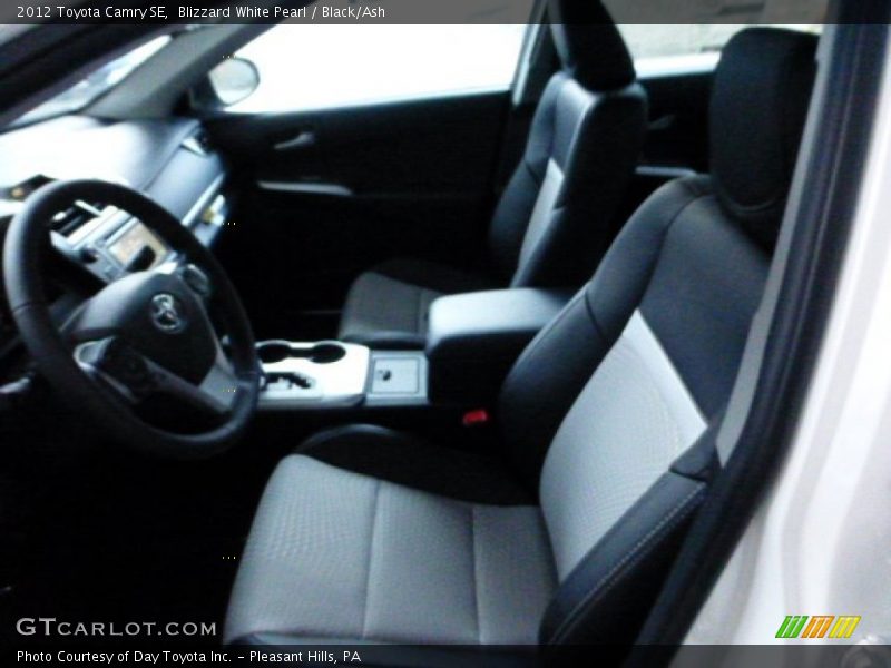Blizzard White Pearl / Black/Ash 2012 Toyota Camry SE