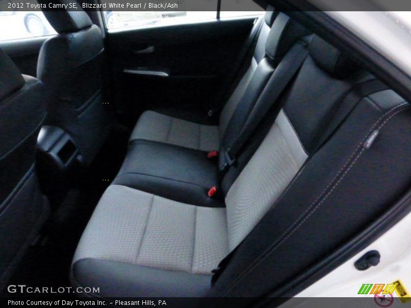 Blizzard White Pearl / Black/Ash 2012 Toyota Camry SE