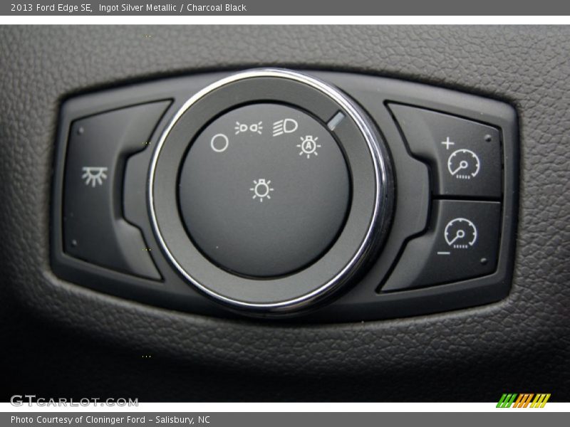 Ingot Silver Metallic / Charcoal Black 2013 Ford Edge SE