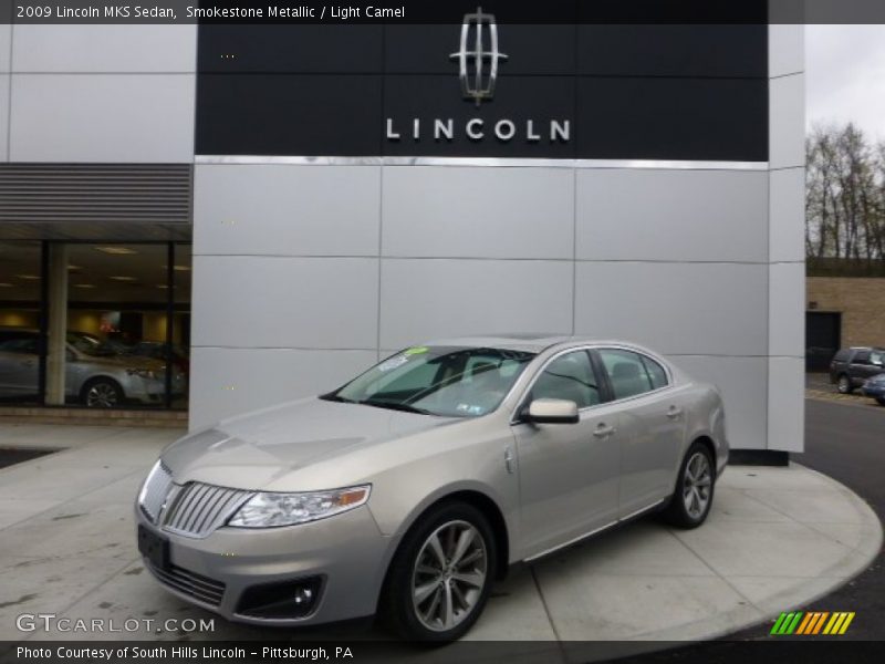 Front 3/4 View of 2009 MKS Sedan