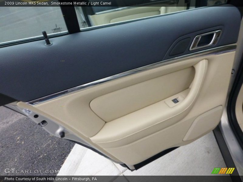 Door Panel of 2009 MKS Sedan