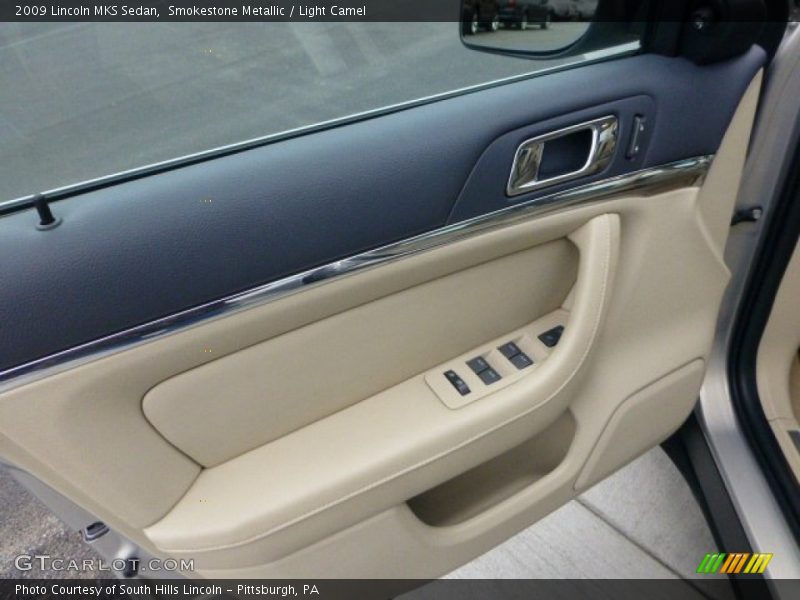 Door Panel of 2009 MKS Sedan