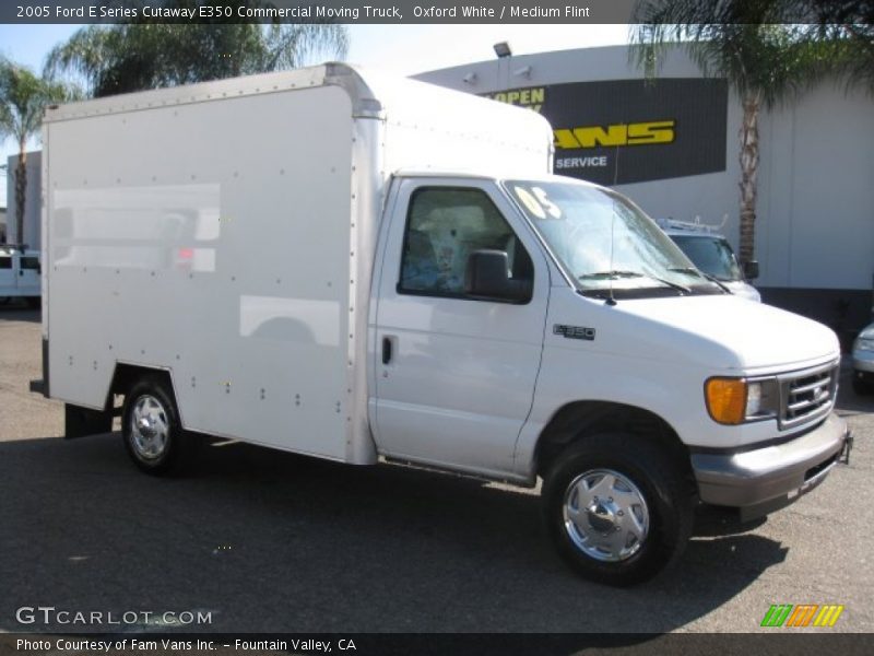 Oxford White / Medium Flint 2005 Ford E Series Cutaway E350 Commercial Moving Truck