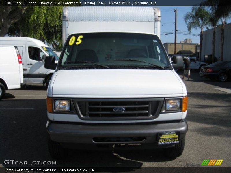 Oxford White / Medium Flint 2005 Ford E Series Cutaway E350 Commercial Moving Truck