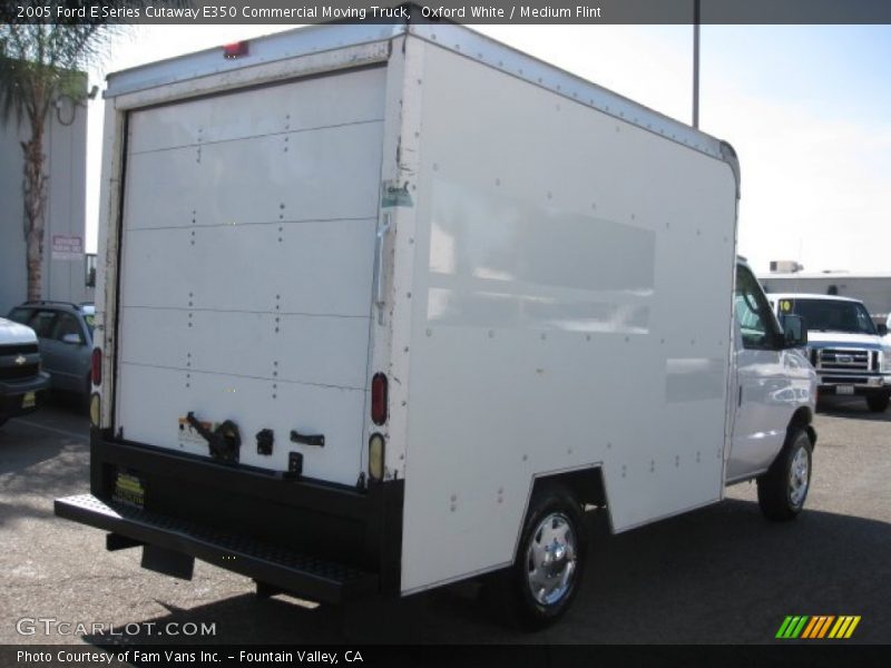 Oxford White / Medium Flint 2005 Ford E Series Cutaway E350 Commercial Moving Truck