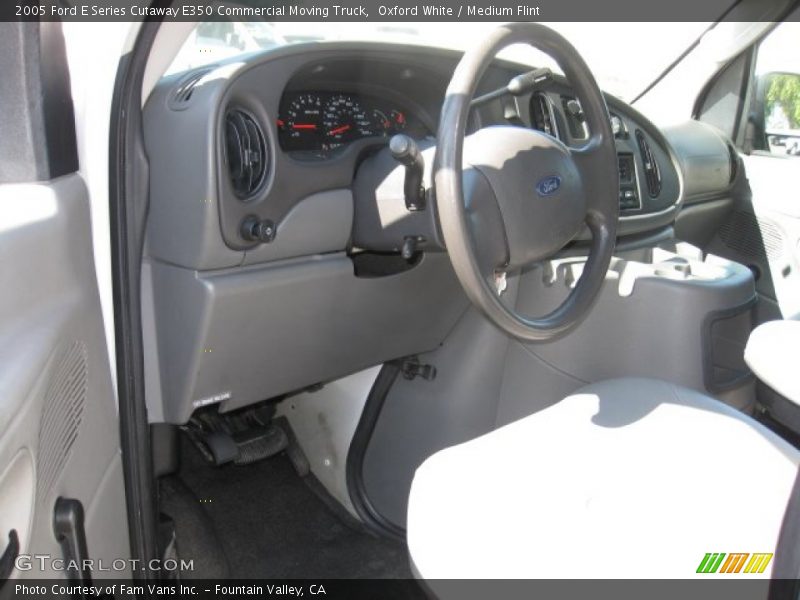 Oxford White / Medium Flint 2005 Ford E Series Cutaway E350 Commercial Moving Truck