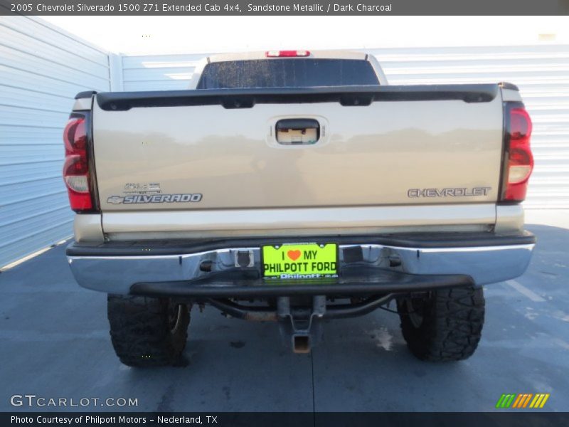 Sandstone Metallic / Dark Charcoal 2005 Chevrolet Silverado 1500 Z71 Extended Cab 4x4