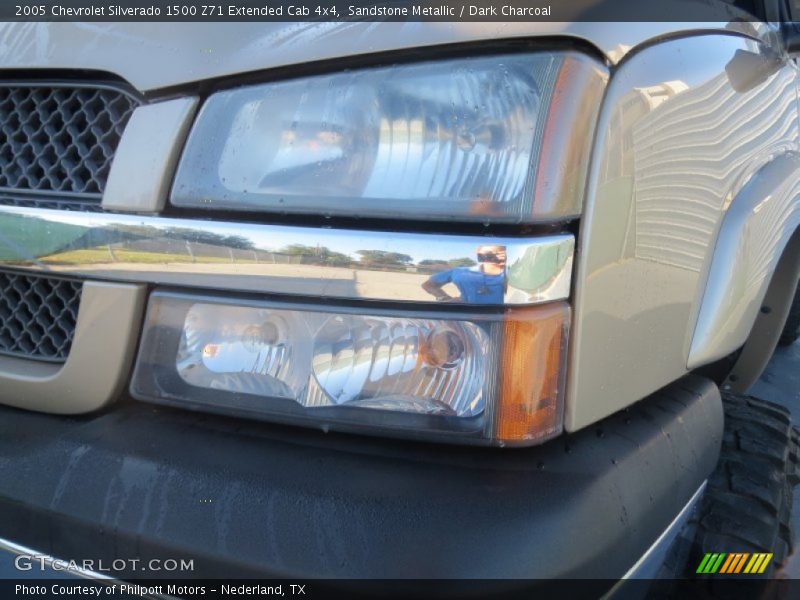 Sandstone Metallic / Dark Charcoal 2005 Chevrolet Silverado 1500 Z71 Extended Cab 4x4
