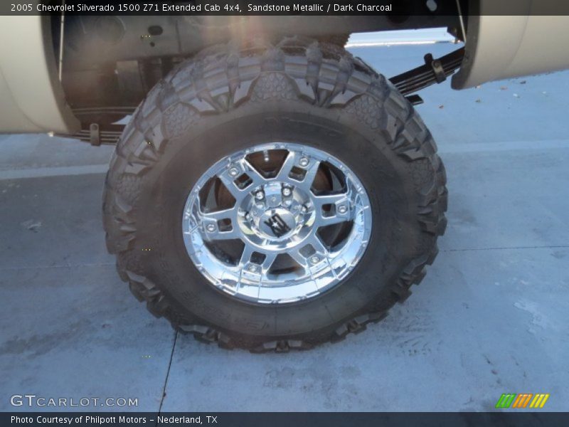 Sandstone Metallic / Dark Charcoal 2005 Chevrolet Silverado 1500 Z71 Extended Cab 4x4