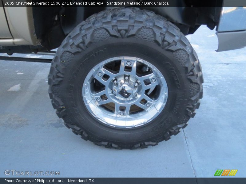Sandstone Metallic / Dark Charcoal 2005 Chevrolet Silverado 1500 Z71 Extended Cab 4x4