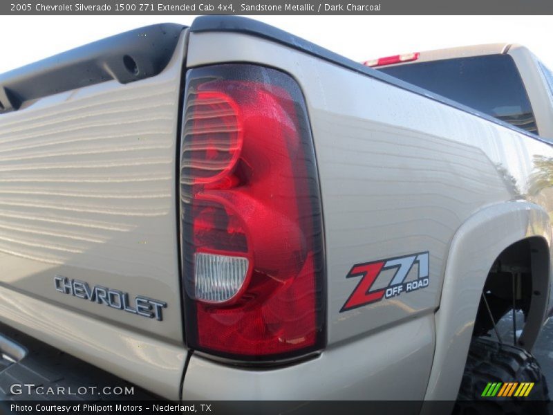 Sandstone Metallic / Dark Charcoal 2005 Chevrolet Silverado 1500 Z71 Extended Cab 4x4