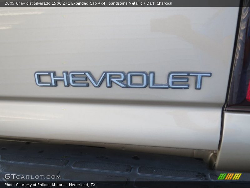 Sandstone Metallic / Dark Charcoal 2005 Chevrolet Silverado 1500 Z71 Extended Cab 4x4