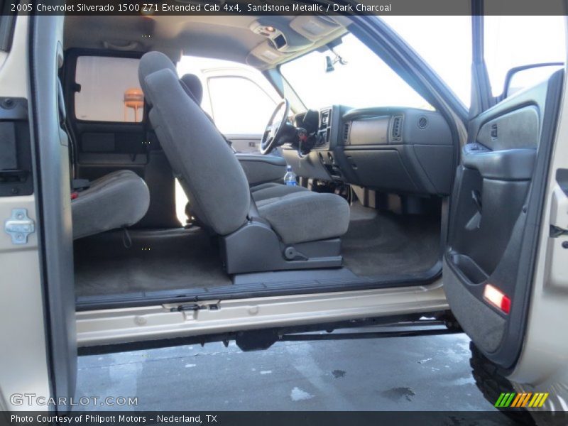 Sandstone Metallic / Dark Charcoal 2005 Chevrolet Silverado 1500 Z71 Extended Cab 4x4