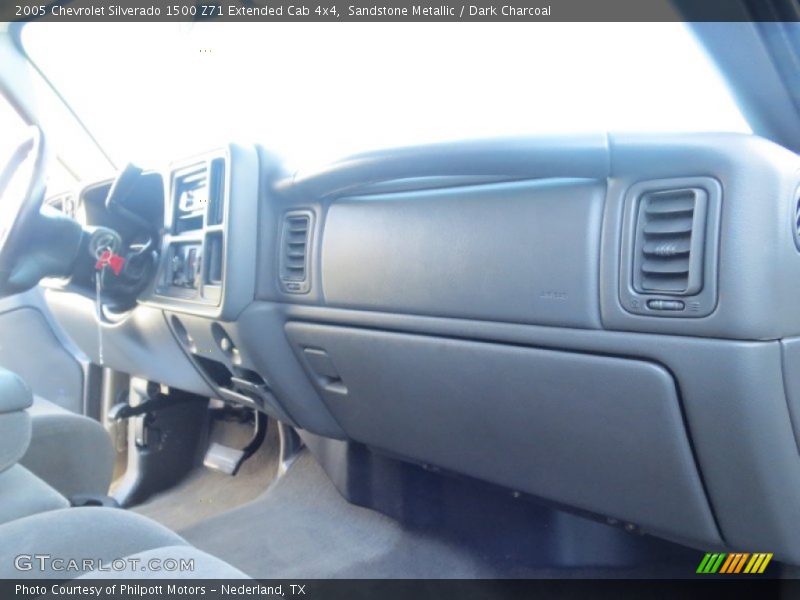 Sandstone Metallic / Dark Charcoal 2005 Chevrolet Silverado 1500 Z71 Extended Cab 4x4