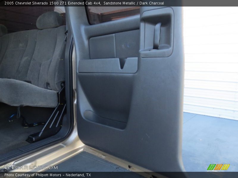 Sandstone Metallic / Dark Charcoal 2005 Chevrolet Silverado 1500 Z71 Extended Cab 4x4