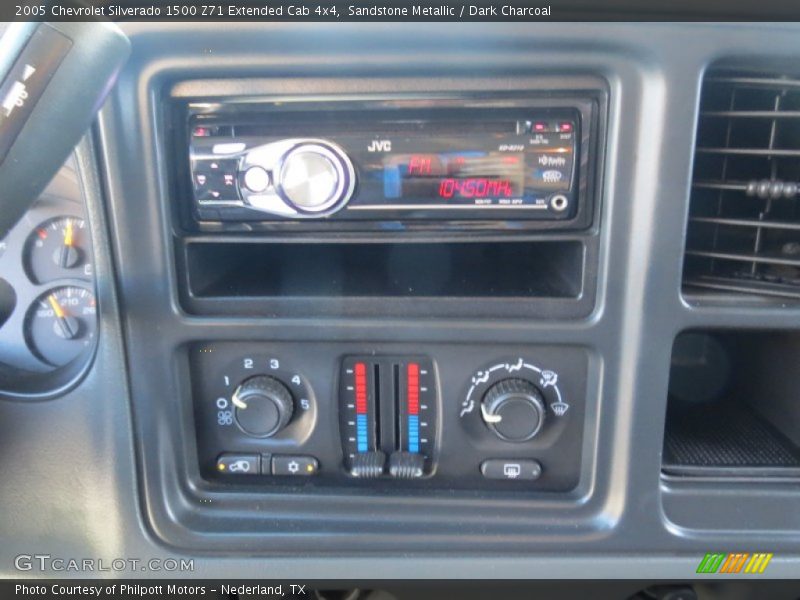 Sandstone Metallic / Dark Charcoal 2005 Chevrolet Silverado 1500 Z71 Extended Cab 4x4
