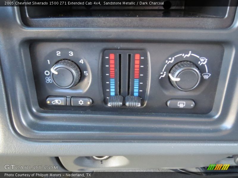 Sandstone Metallic / Dark Charcoal 2005 Chevrolet Silverado 1500 Z71 Extended Cab 4x4