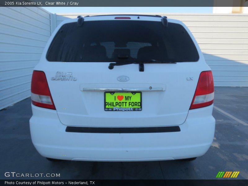 Clear White / Gray 2005 Kia Sorento LX
