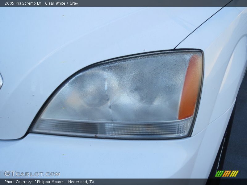 Clear White / Gray 2005 Kia Sorento LX