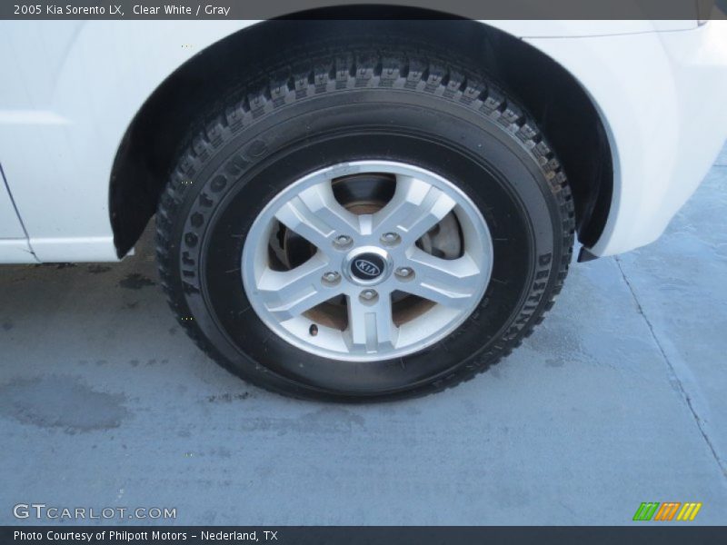 Clear White / Gray 2005 Kia Sorento LX