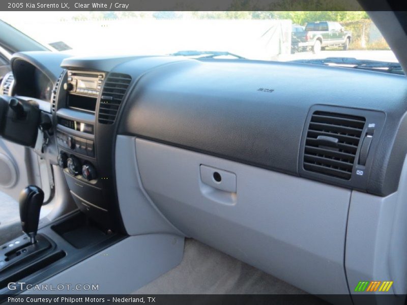 Clear White / Gray 2005 Kia Sorento LX